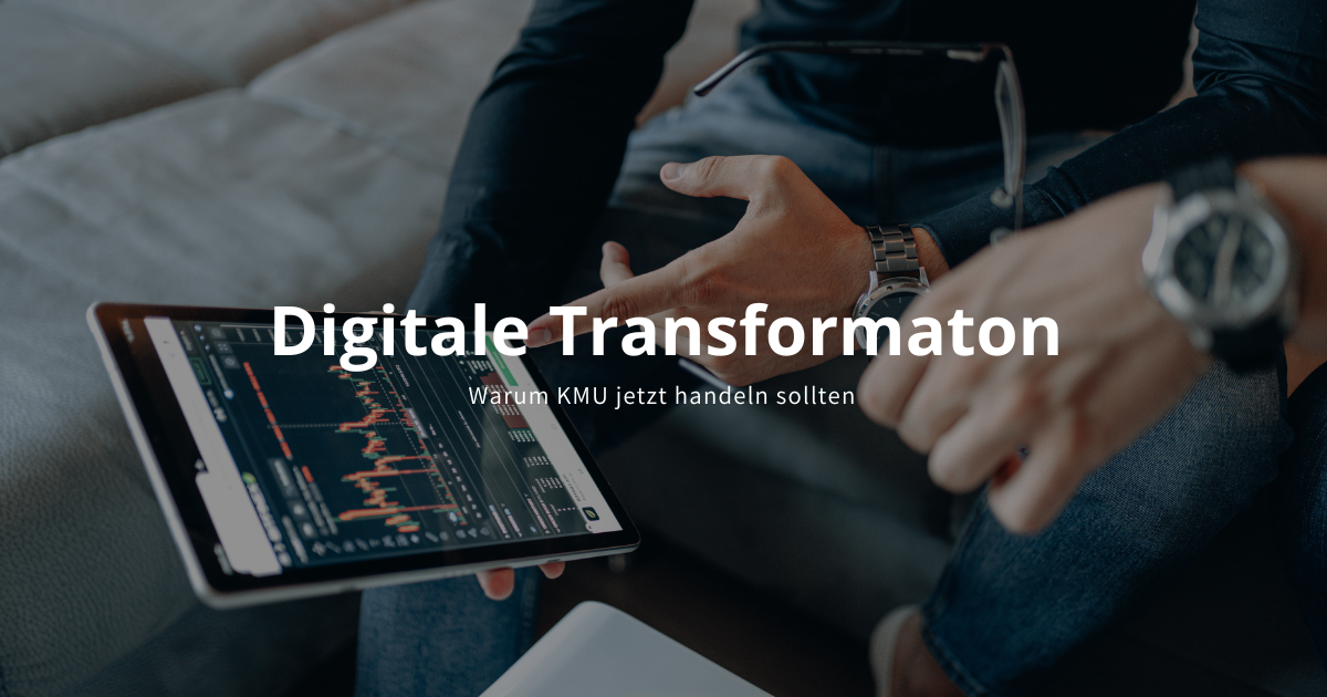 Zwei Personen analysieren digitale Daten auf einem Tablet – Symbolbild für digitale Transformation in kleinen Unternehmen